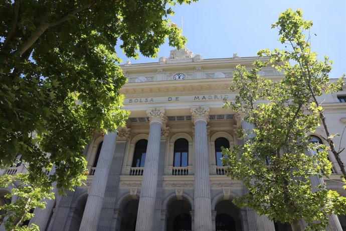 Fachada del edificio de la Bolsa de Madrid