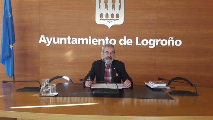 El concejal de Medio Ambiente, José Manuel Zúñiga, ha anunciado esta mañana la plantación durante febrero y marzo de casi 5.000 árboles y arbustos en la ciudad de Logroño