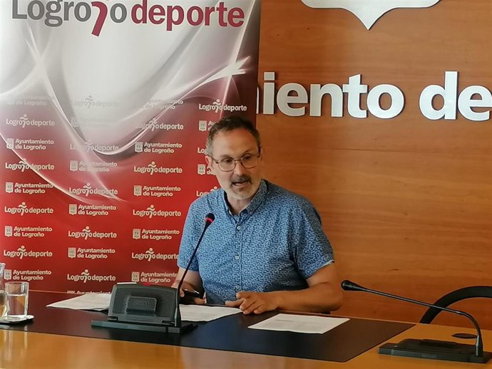 El concejal de Deporte, Rubén Antoñanzas, en comparecencia de prensa