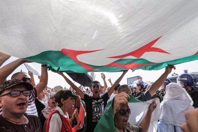 Argelia.- Condenado a 12 años de cárcel por corrupción el ex primer ministro arg
