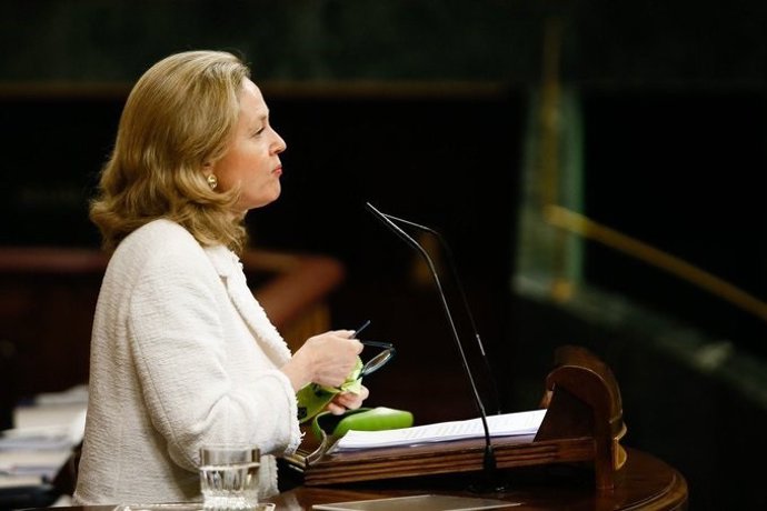 La vicepresidenta de Asuntos Económicos, Nadia Calviño, en el Congreso