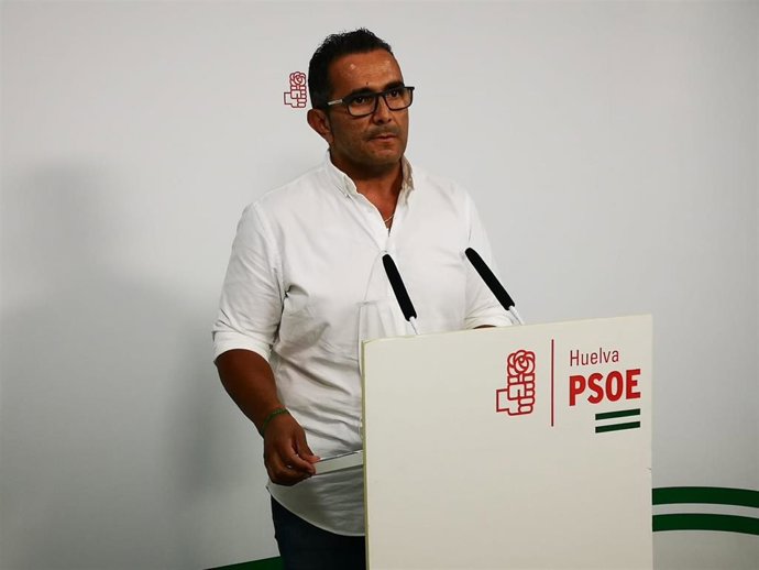 El alcalde de la Entidad Local Autónoma de La Redondela, el socialista Salvador Gómez, en rueda de prensa.