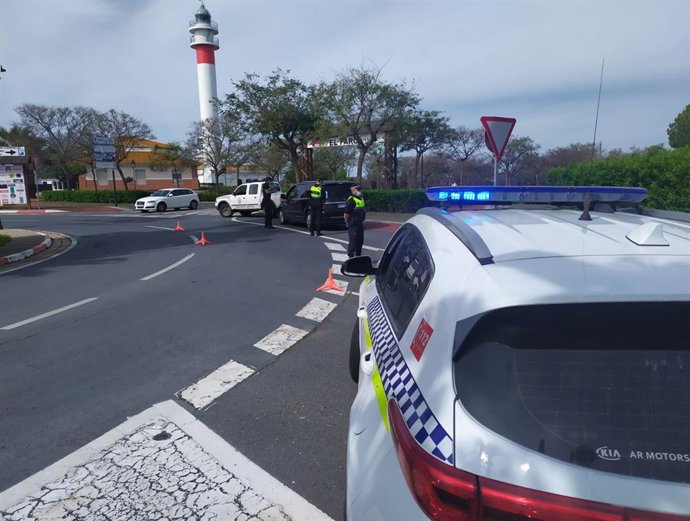 Control policial en El Rompido.