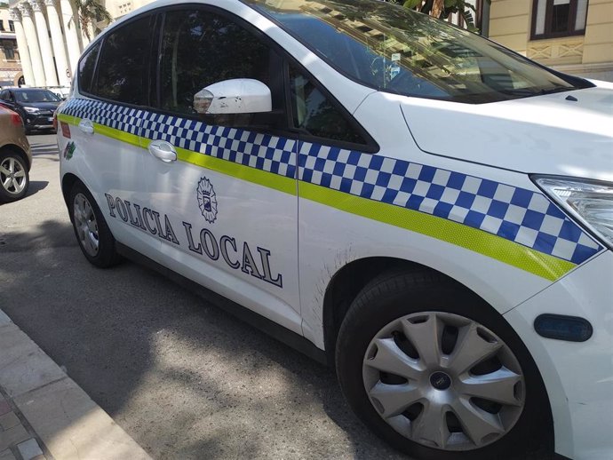 Policía Local de Málaga, coche patrulla, barrio