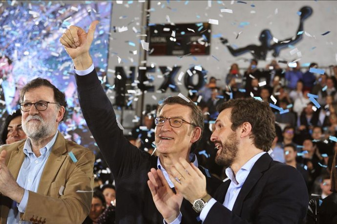 El expresidente del Gobierno, Mariano Rajoy, el presidente de la Xunta y candidato a la reelección por el PPdeG, Alberto Núñez Feijóo, y el presidente del PP, Pablo Casado,  en un acto en Orense (Galicia) a 1 de marzo de 2020.