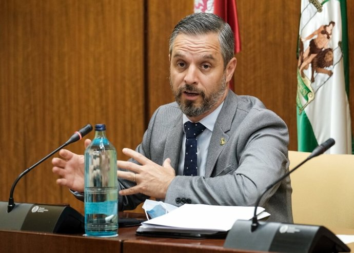 El consejero de Hacienda, Juan Bravo, este miércoles durante su comparecencia parlamentaria en comisión.