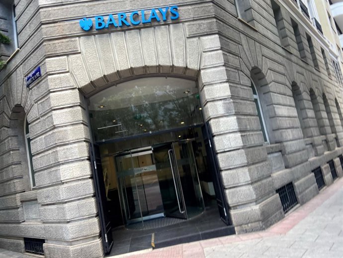 Fachada de una oficina de la entidad financiera Barclays ubicada en la calle José Abascal, 51, en Madrid (España), a 16 de junio de 2020.