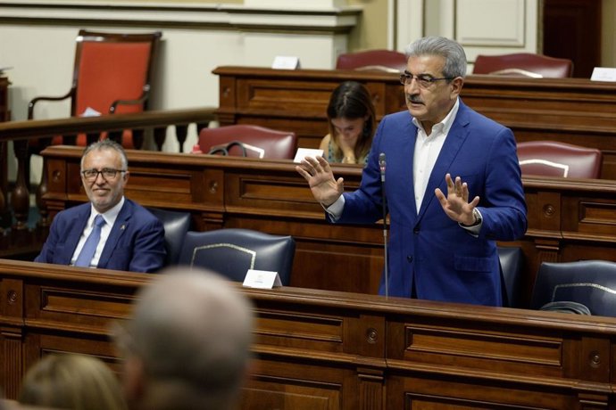 El vicepresidente del Gobierno de Canarias y consejero de Hacienda, Román Rodríguez