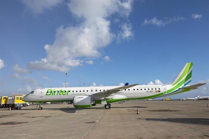 Avión de Binter que conectará Cantabria con Canarias