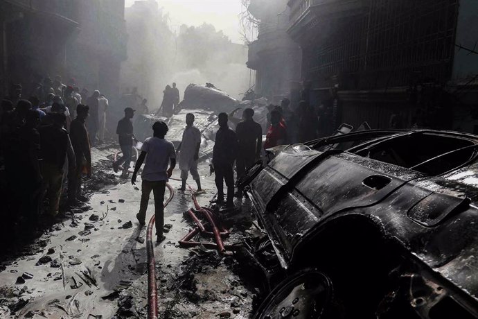 Pakistán.- La investigación del accidente aéreo que dejó 97 muertos en Pakistán 
