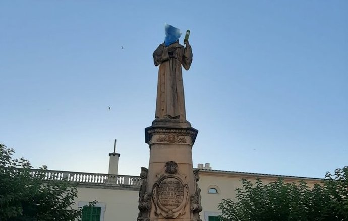 La estatua de Juníper Serra en Petra