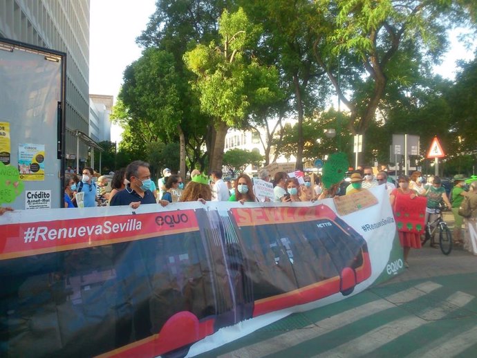 Protesta por la "tala" del tranvía