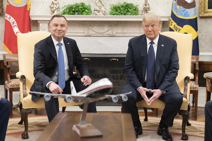 El presidente de Estados Unidos, Donald Trump, y su homólogo polaco, Andrzej Duda, en el Despacho Oval de la Casa Blanca.