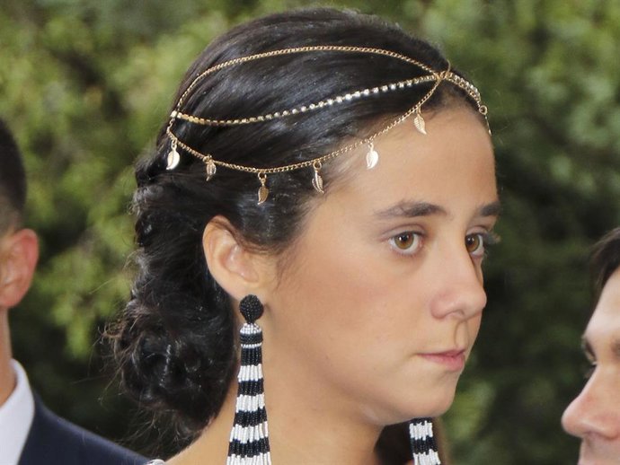 Victoria Federica, muy elegante, en la boda de Tomás Páramo y María García de Jaime