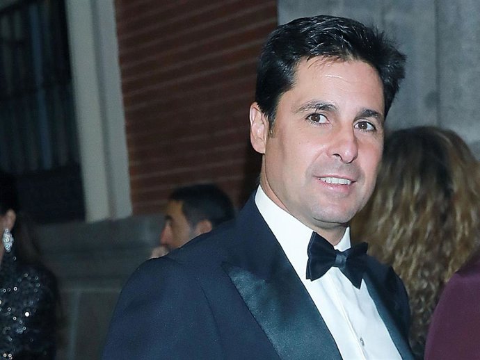 Francisco Rivera, con un elegante smoking, durante una entrega de premios en Madrid