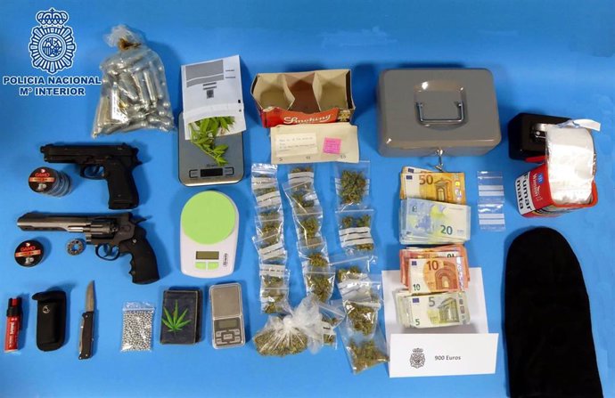 Desmantelado en Huesca un punto de venta de marihuana regentado por dos chicas de 18 y 17 años.