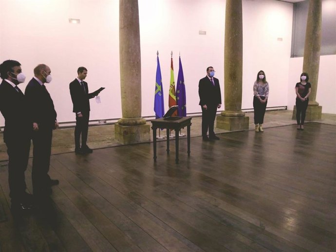 El Gobierno de Barbón escenifica la 'nueva normalidad' con la toma de posesión d