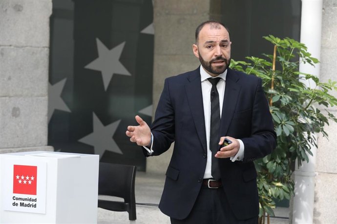 El consejero de Economía, Empleo y Competitividad, Manuel Giménez, durante la presentación de las líneas maestras del Plan de Acción para la Reactivación del Empleo.