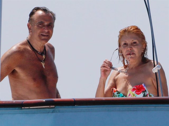 La Baronesa Thyssen y Manolo Segura, durante una de sus últimas vacaciones en Ibiza