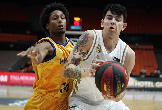 Baloncesto.- Deck: "Es un torneo distinto y difícil, a unos les afecta de una ma