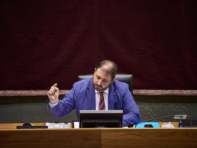 El presidente del Parlamento de Navarra, Unai Hualde, en una sesión en la Cámara foral.