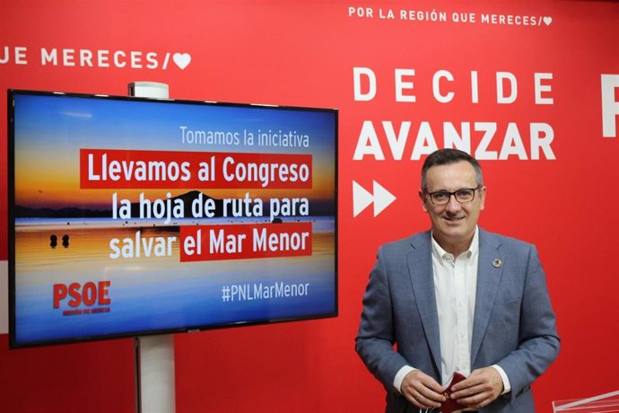 El secretario general del PSRM y portavoz del Grupo Parlamentario Socialista, Diego Conesa, en la rueda de prensa