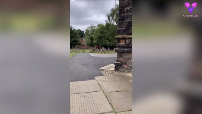 Una médium afirma haber capturado en vídeo a dos fantasmas en un cementerio durante el día