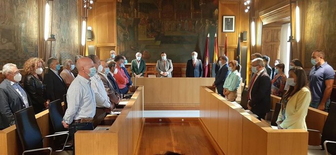 Minuto de silencio antes del Pleno de este jueves.