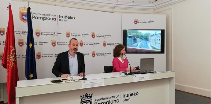 Fermín Alonso, concejal de Proyectos Estratégicos, Movilidad y Sostenibilidad del Ayuntamiento de Pamplona, y Maribel Gómez, responsable de Movilidad
