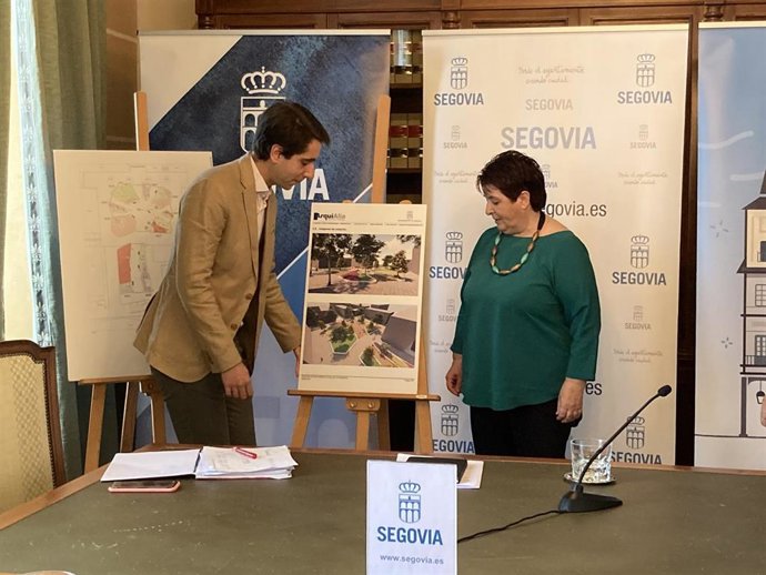 La alcaldesa, Clara Luquero, junto al concejal de Obras Miguel Merino.