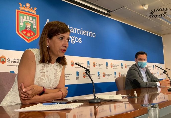 Nuria Barrio, portavoz municipal, y Daniel de la Rosa.