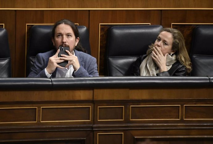 Pablo IGlesias y Nadia Calviño, en el banco azul 