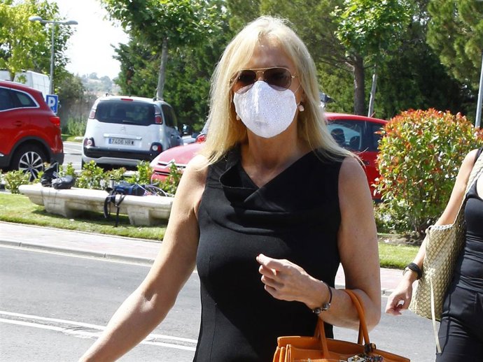 Paz Pasto, exmujer de Manolo Segura, acude al tanatorio para darle el último adiós