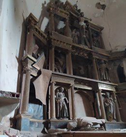 Imagen de los daños causados por el rayo en la zona del retablo de la Iglesia de Almenara de Adaja.