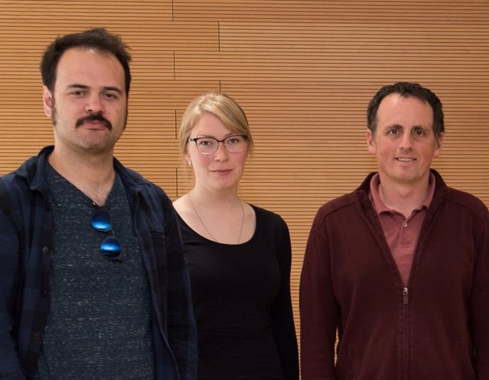 De izquierda a derecha, los investigadores del estudio Joao Barbosa, Heike Stein y Albert Compte.