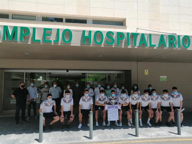 Homenajes del Real Jaén a sanitarios.