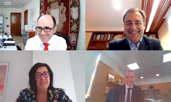 El consejero Manu Ayerdi, la directora gerente de Sodena, Pilar Irigoien, y los directores generales de Sonagar, Pablo Cámara, y de Elkargi, Zenón Vázquez