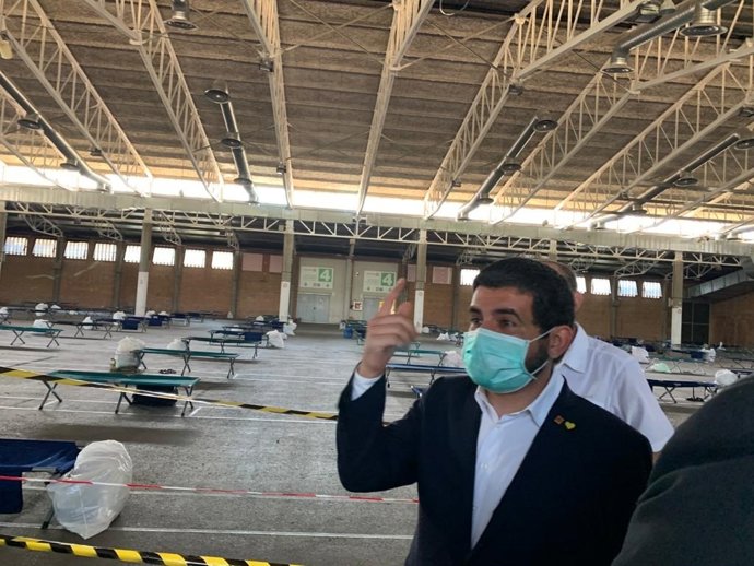 Chakir el Homrani en un pabellón de Fira de Lleida que acoge temporeros de la campaña de la fruta.