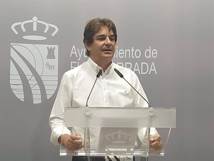 El alcalde de Fuenlabrada, Javier Ayala, durante una rueda de prensa.