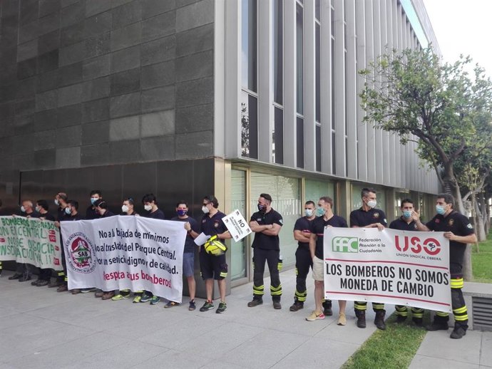 Protesta de los bomberos de la Diputación