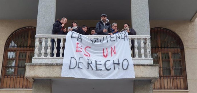 Encierro en el Ayuntamiento de san Juan en defensa del derecho a la vivienda