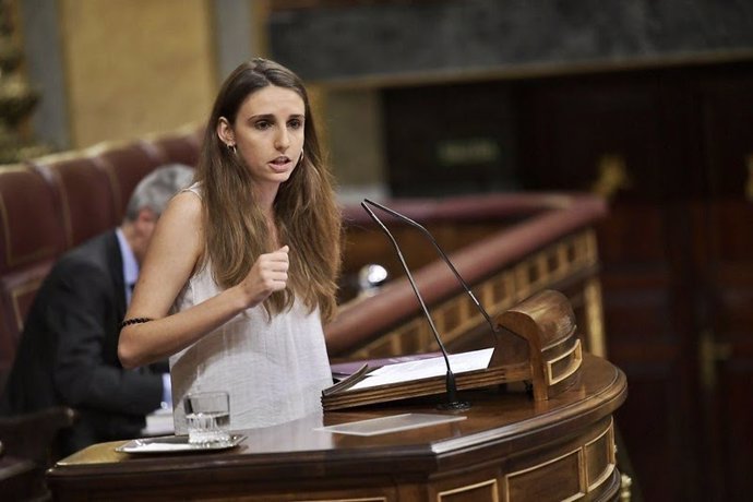 La diputada de Unidas Podemos por Baleares, Lucía Muñoz, interviniendo en el Congreso.