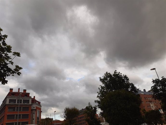Cielos muy nubosos en Bizkaia