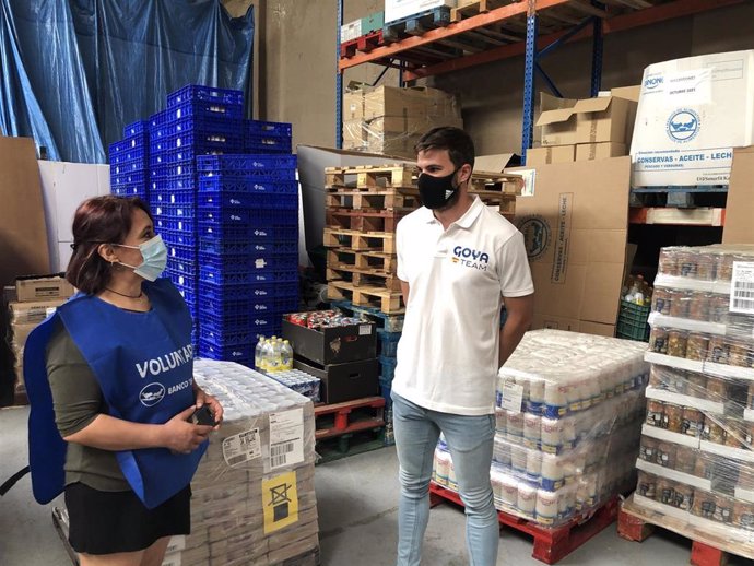 Óscar Husillos dona 2.000 kilos de alimentos al Banco de Alimentos de Palencia