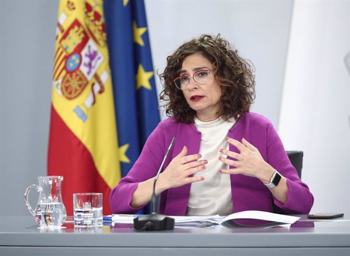 La ministra de Hacienda y portavoz del Gobierno, María Jesús Montero, durante su intervención en la rueda de prensa posterior al primer Consejo de Ministros celebrado tras el final del estado de alarma, en Madrid (España), a 23 de junio de 2020.