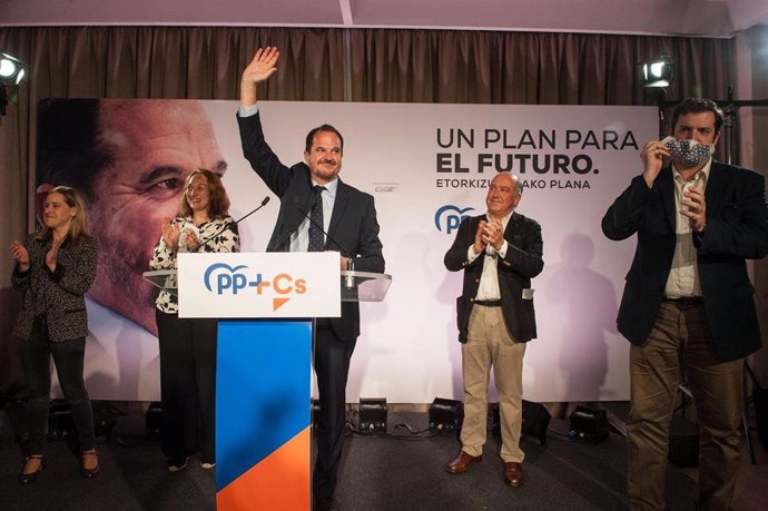 Acto de apertura de la campaña electoral vasca de la coalición PP+Cs, con su candidato a lehendakari, Carlos Iturgaiz.