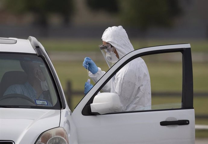 Un trabajador sanitario en Texas. 