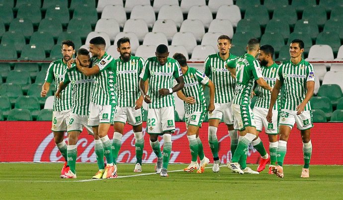 AMP.- Fútbol/Primera.- (Crónica) El Betis condena a un pobre Espanyol y el Eibar