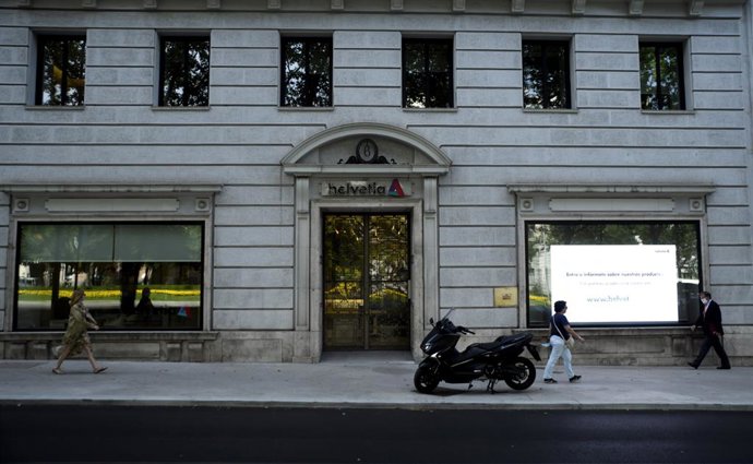 Fachada de la sede del grupo de seguros suizo Helvetia, en Madrid (España)