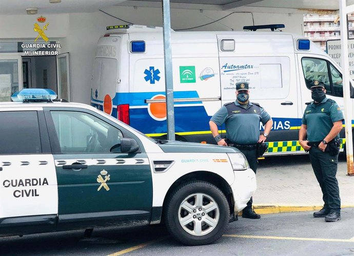 Agentes de la Guardia Civil en un recinto sanitario.